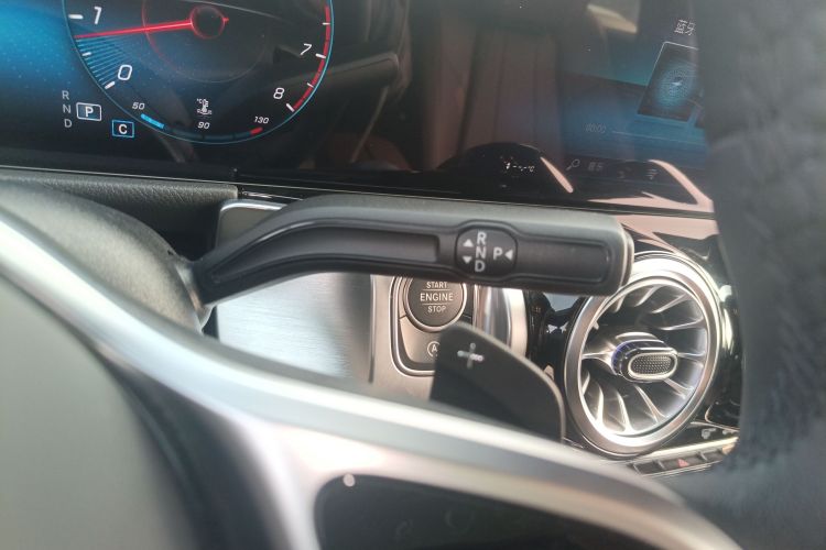 奔驰GLB 2023款 GLB 220 动感型局部细节18