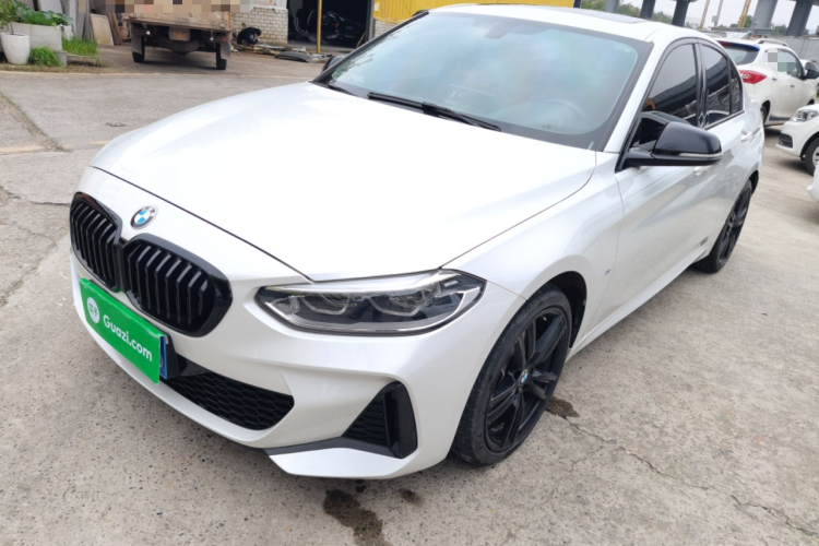 宝马1系 2021款 改款 125i M运动曜夜版车身外观1