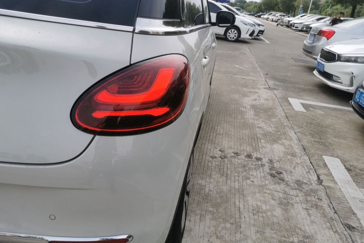 五菱汽车 五菱缤果 2023款 333km 灵犀互联+款车身外观9