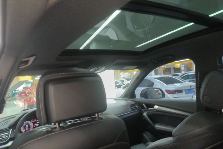 奥迪Q5L 2025款 45周年典藏版 45 TFSI 豪华动感型中控内饰22