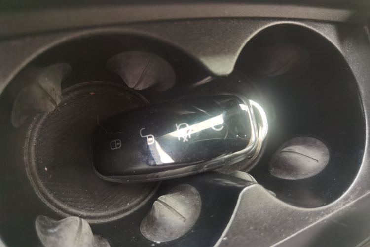 腾势D9 2022款 DM-i 970 四驱旗舰型中控内饰7001