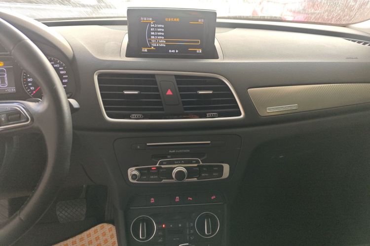奥迪Q3 2016款 40 TFSI quattro 全时四驱运动型中控内饰16