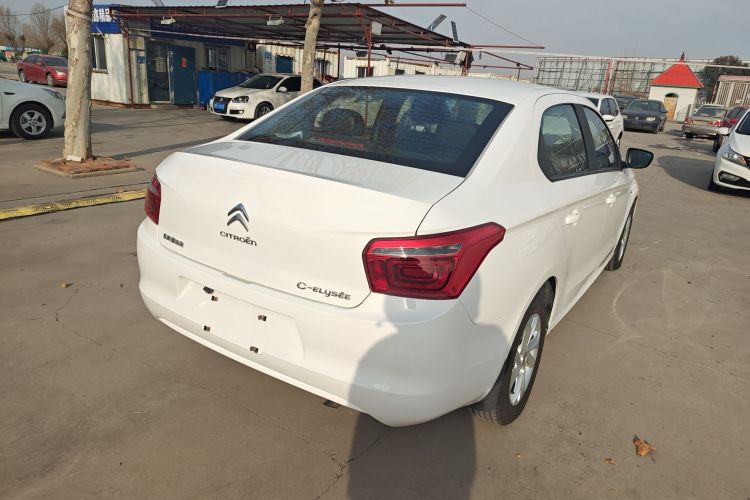 雪铁龙 爱丽舍 2017款 1.6L 手动时尚型车身外观7