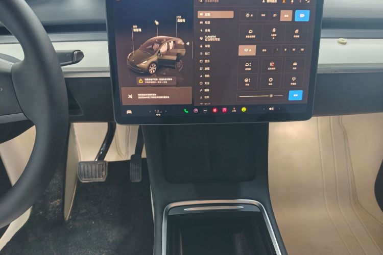特斯拉 Model Y 2022款 改款 后轮驱动版中控内饰16