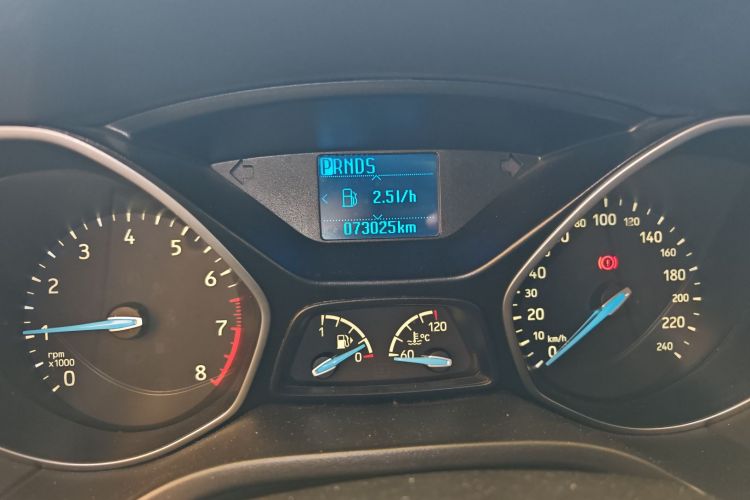 福特 福克斯 2015款 三厢 EcoBoost 125 自动超能风尚型中控内饰15