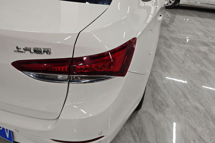 别克 英朗 2021款 改款 典范 1.5L 自动精英型车身外观9