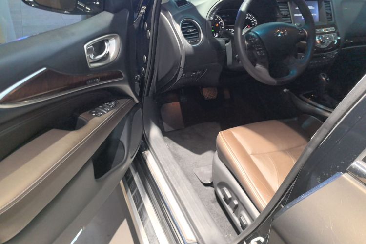 英菲尼迪QX60(进口) 2016款 2.5 S/C Hybrid 两驱卓越版 国V中控内饰20