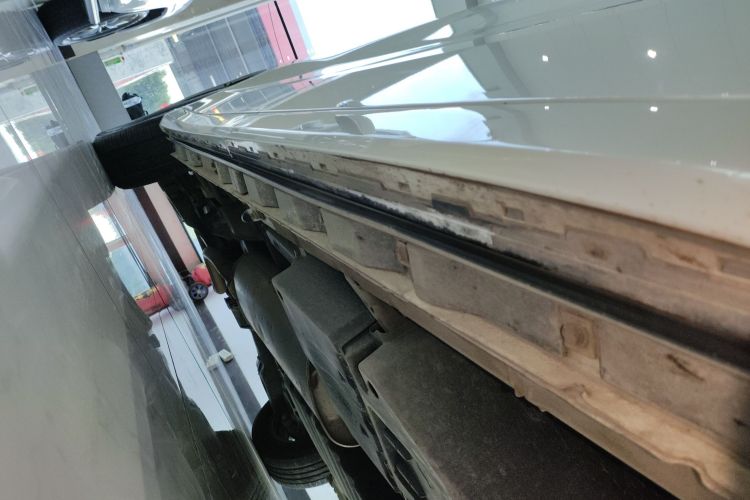 丰田 埃尔法 2021款 双擎 2.5L 尊贵版机舱底盘29