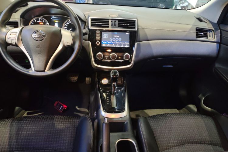 日产 骐达TIIDA 2016款 1.6L CVT智行版中控内饰16