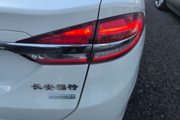 福特 蒙迪欧 2017款 改款 EcoBoost 180 豪华型车身外观9
