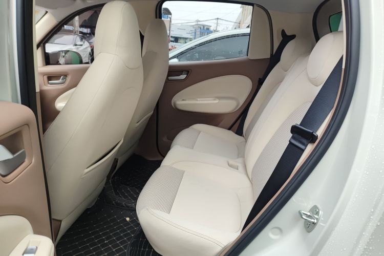 五菱汽车 宏光MINIEV 2025款 四门版 进阶款中控内饰7004