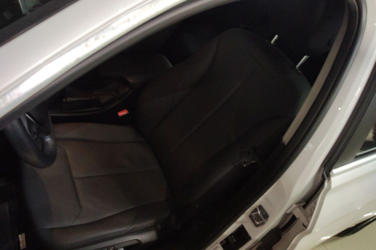 宝马3系 2016款 316Li 时尚型中控内饰19