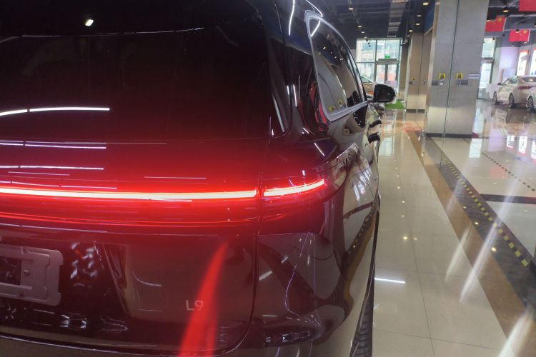 理想汽车 理想L9 2025款 Ultra 智能焕新版车身外观9