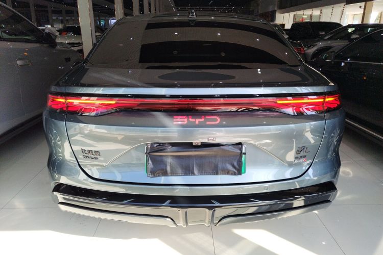 比亚迪 汉L 2025款 DM-p 四驱激光雷达旗舰型车身外观6