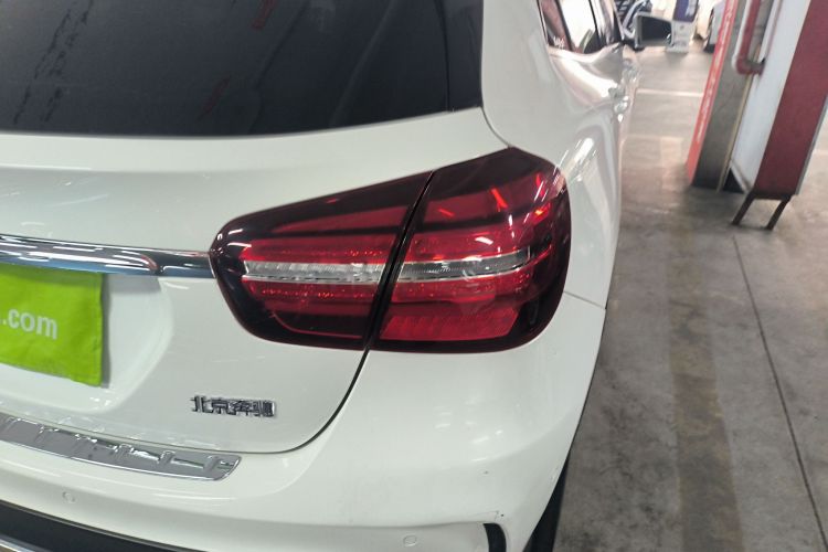 奔驰GLA 2019款 GLA 200 时尚型车身外观9