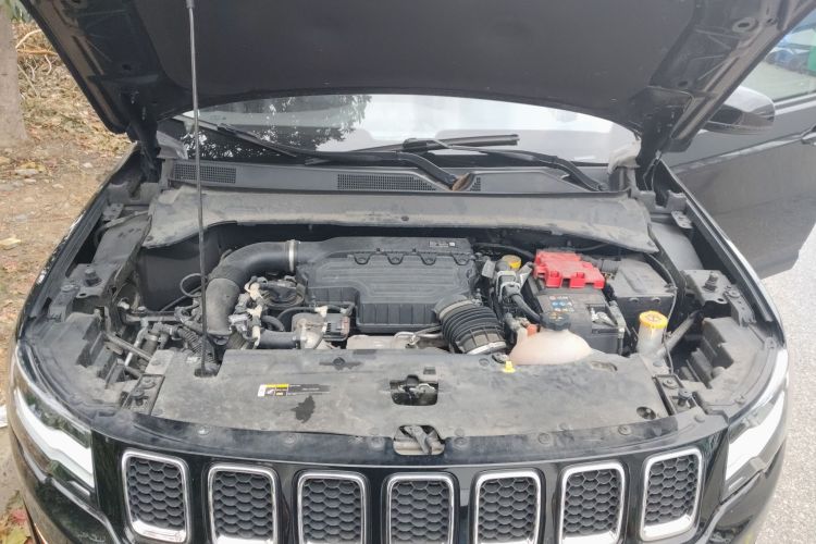 Jeep 指南者 2019款 220T 自动家享版机舱底盘24