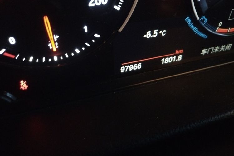 宝马1系 2022款 120i M运动曜夜版中控内饰15