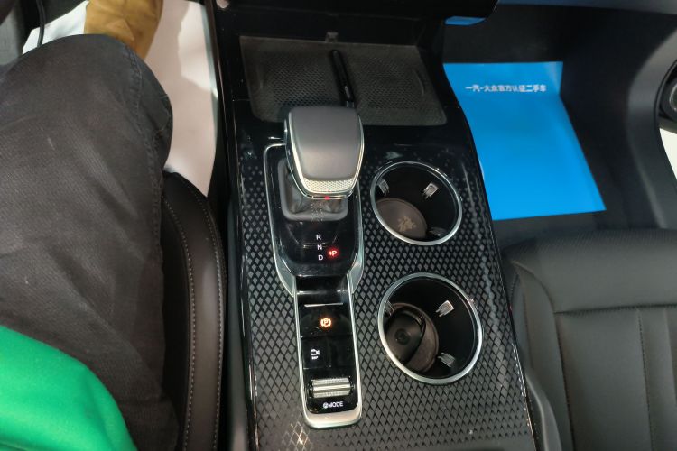 红旗HS3 PHEV 2024款 PHEV 115km 劲为版中控内饰18