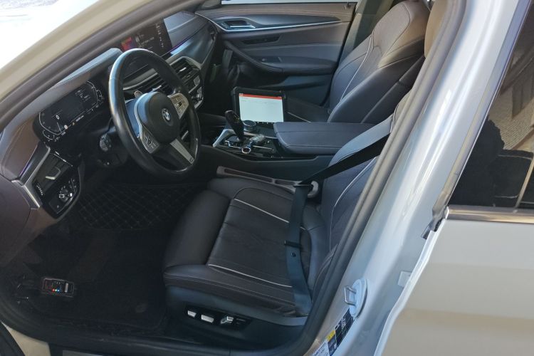 宝马5系新能源 2022款 改款三 535Le 先锋版M运动套装中控内饰20