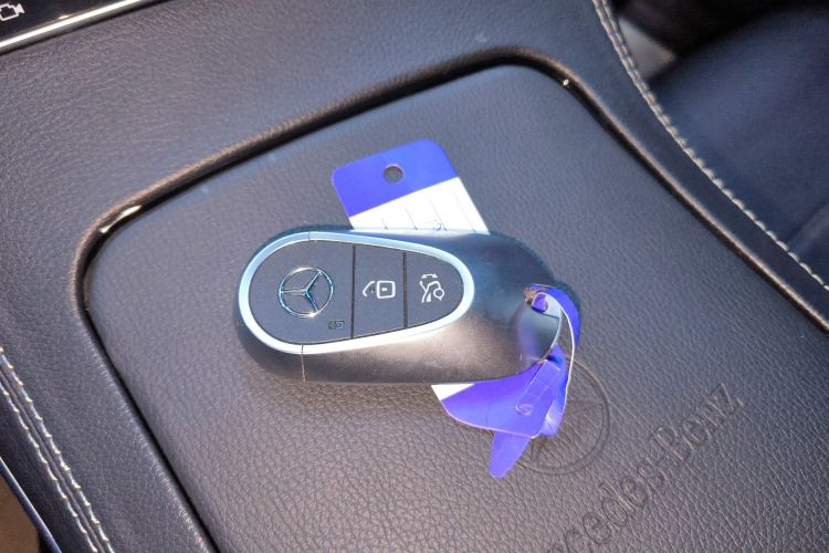 奔驰C级 2024款 改款三 C 260 L 运动版中控内饰7001