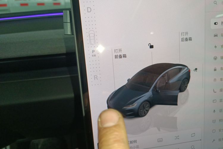 特斯拉 Model 3 2023款 后轮驱动版中控内饰18
