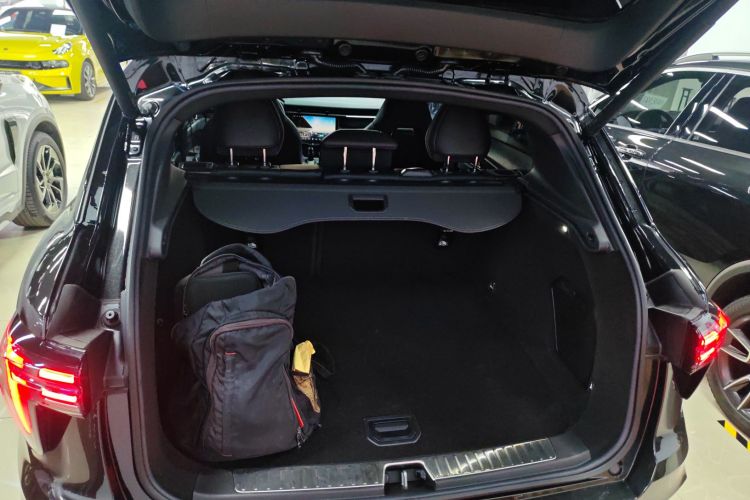 领克01 EM-P 2023款 1.5TD EM-P PM机舱底盘23