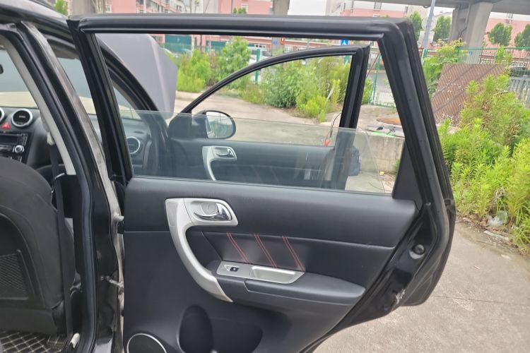 哈弗H6 2015款 升级版 1.5T 手动两驱都市型中控内饰45