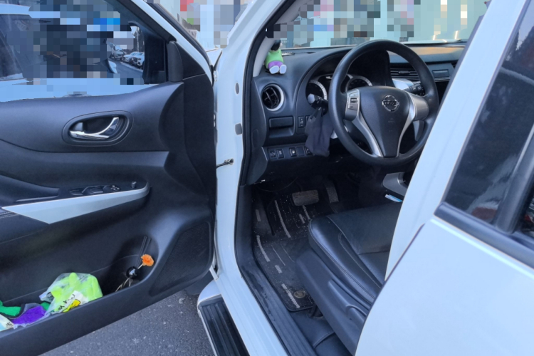 日产 途达 2020款 2.5L XL Upper 4WD 自动四驱豪华版中控内饰20