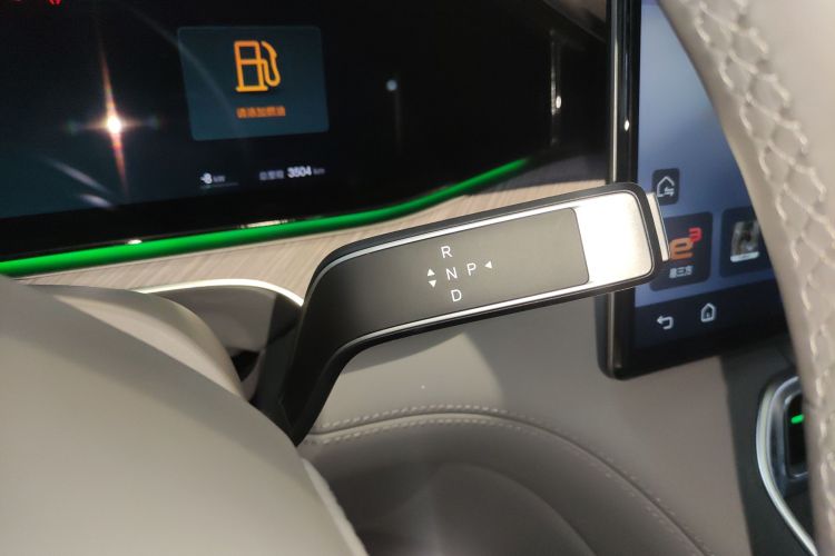 腾势N9 2025款 尊荣型中控内饰18