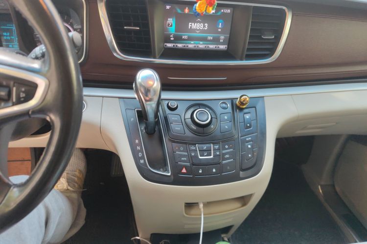 别克GL8 2017款 25S 舒适型 国V中控内饰16