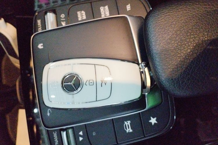 奔驰A级 2022款 A 180 L 运动轿车中控内饰11