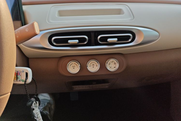 五菱汽车 宏光MINIEV 2025款 四门版 进阶款中控内饰16