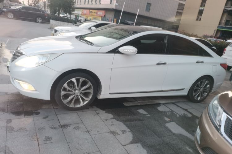 现代 索纳塔 2014款 2.0L 自动尊贵版车身外观4