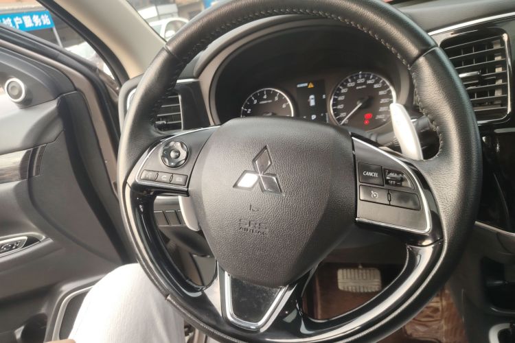 三菱 欧蓝德 2020款 2.4L 四驱致享版 5座中控内饰13