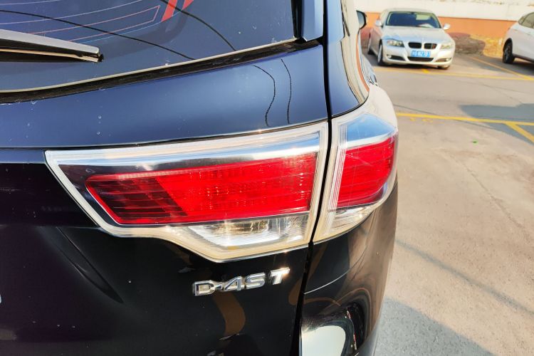 丰田 汉兰达 2015款 2.0T 四驱精英版 7座车身外观9