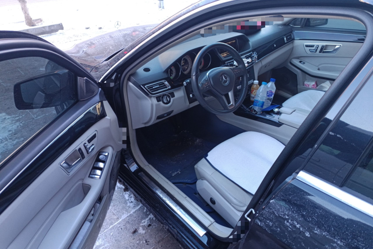 奔驰E级 2014款 E 260 L 运动型中控内饰20