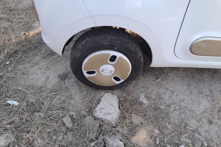 奔腾小马 2025款 222km 灵动马车身外观6008