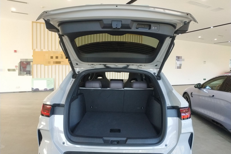 比亚迪 宋PLUS新能源 2025款 EV 智驾版 605km 旗舰型机舱底盘23