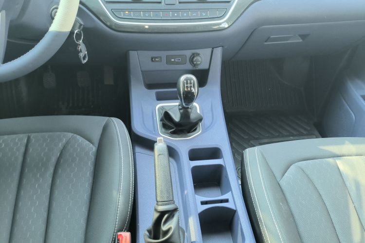 BAW北汽制造 锐胜王牌M7 2025款 1.6L 手动标轴舒适型 5座中控内饰18