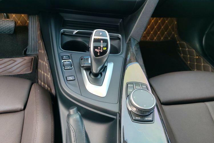 宝马3系 2019款 320Li M运动曜夜版中控内饰18