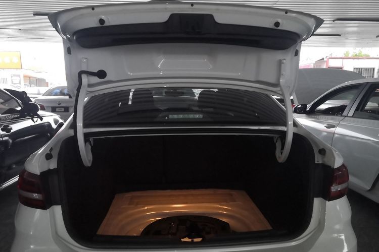 大众 朗逸 2023款 1.5L 自动得逸版机舱底盘23