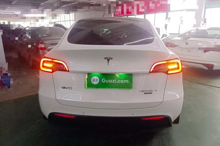 特斯拉 Model Y 2022款 长续航全轮驱动版车身外观6