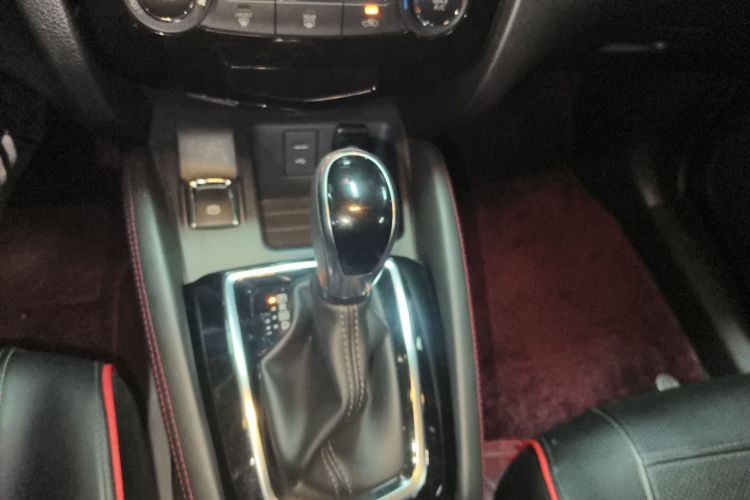 日产 逍客 2019款 2.0L CVT智享版中控内饰18