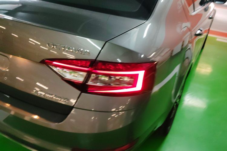 斯柯达 明锐 2019款 TSI280 DSG豪华版车身外观9