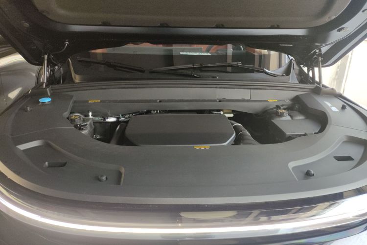 理想汽车 理想L7 2025款 Ultra 智能焕新版机舱底盘24