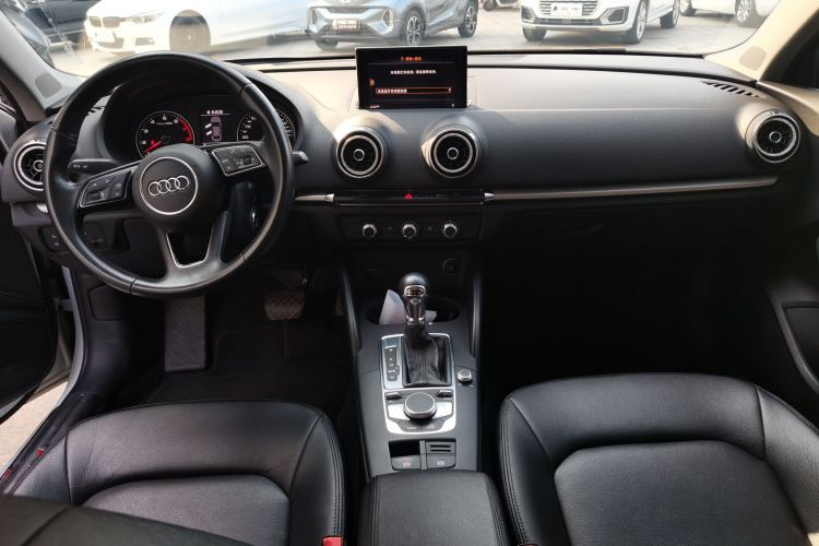 奥迪A3 2018款 30周年年型 Limousine 35 TFSI 进取型中控内饰12