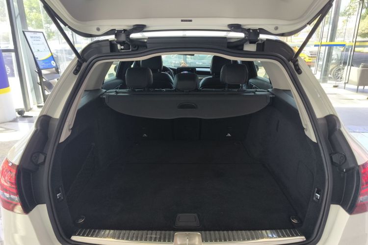 奔驰C级(进口) 2020款 改款 C 200 旅行轿车机舱底盘23