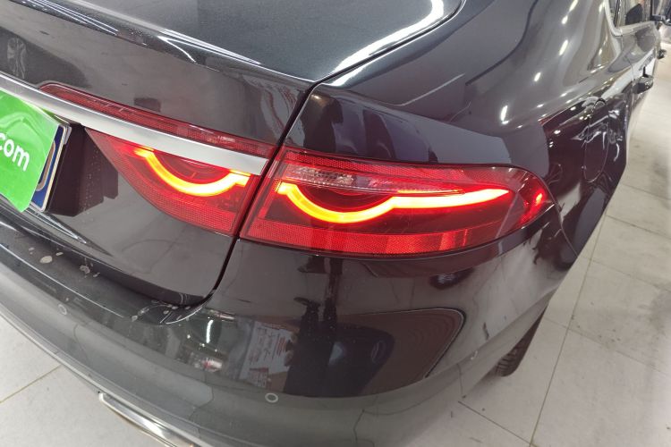 捷豹XFL 2023款 XFL 2.0T P250 两驱精英运动版车身外观6006