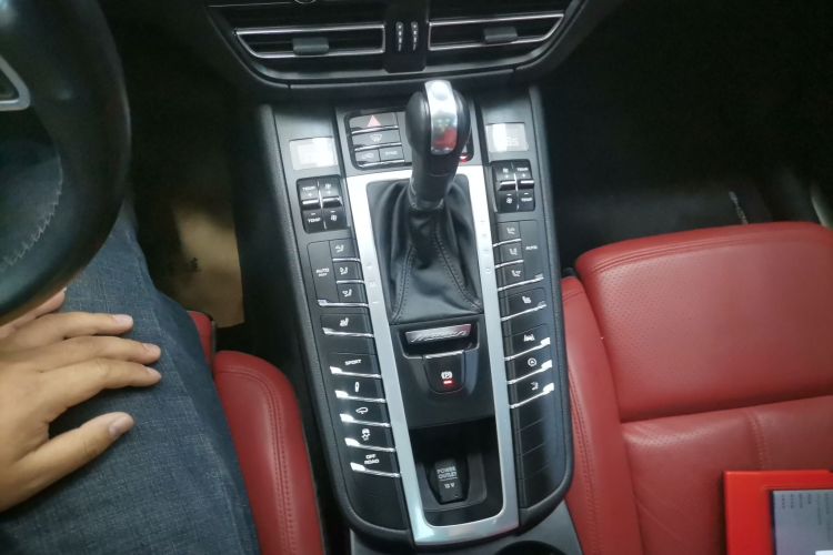 保时捷 2021款 Macan S 3.0T中控内饰18