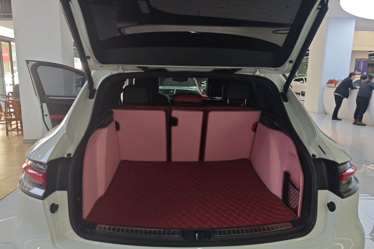 保时捷 2021款 Macan 2.0T机舱底盘23